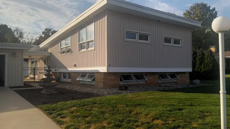 1109 S Westlawn Avenue, Champaign, IL 61821 - #2