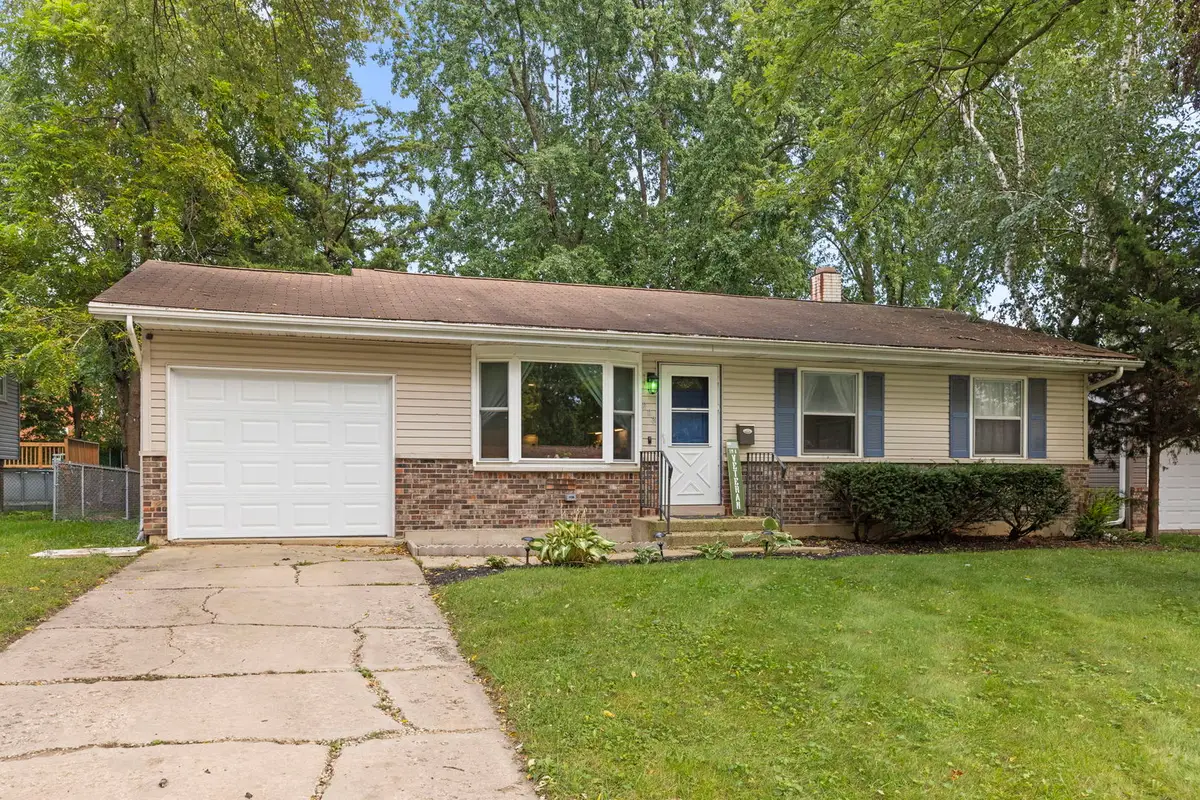 203 Lilac Lane, North Aurora, IL 60542 - #1