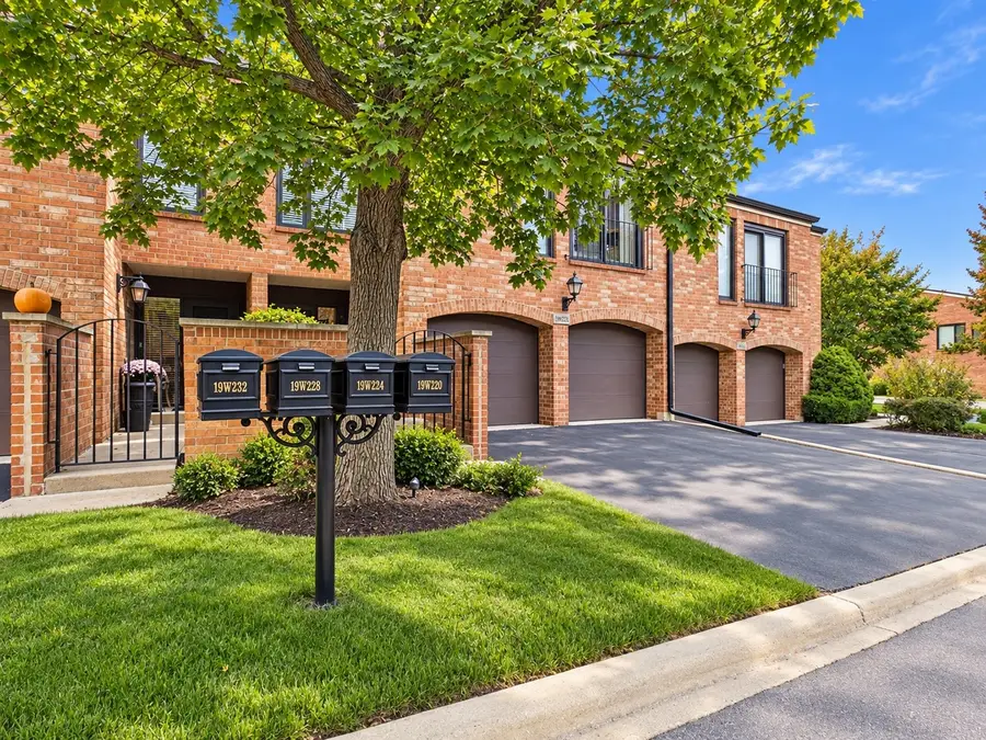 19w224 Old Tavern Road W, Oak Brook, IL 60523 - #2