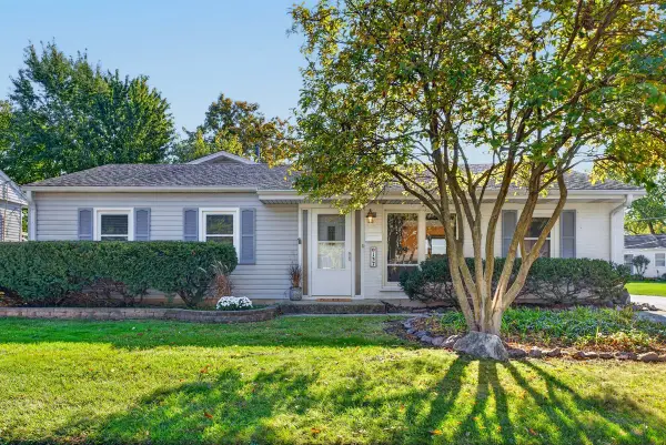137 Saint Armand Lane, Wheeling, IL 60090