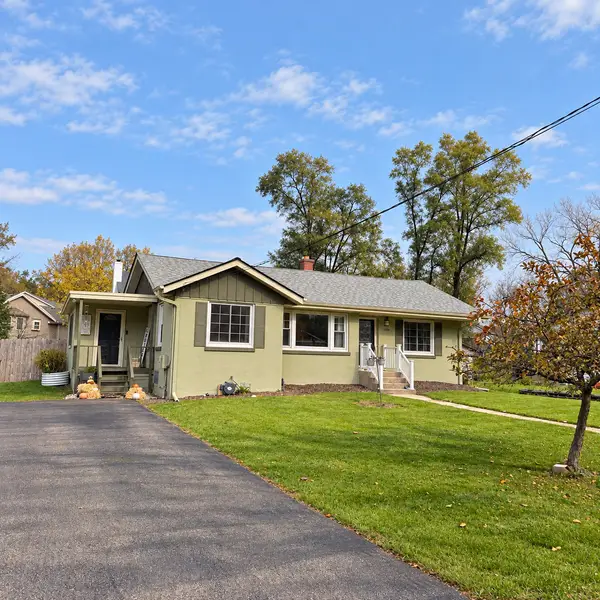 1104 Pine Street, Fox River Grove, IL 60021