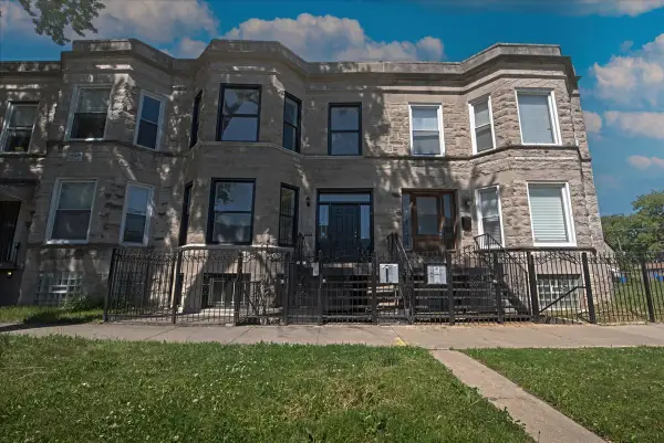 Address Withheld By Seller, Chicago, IL 60637
