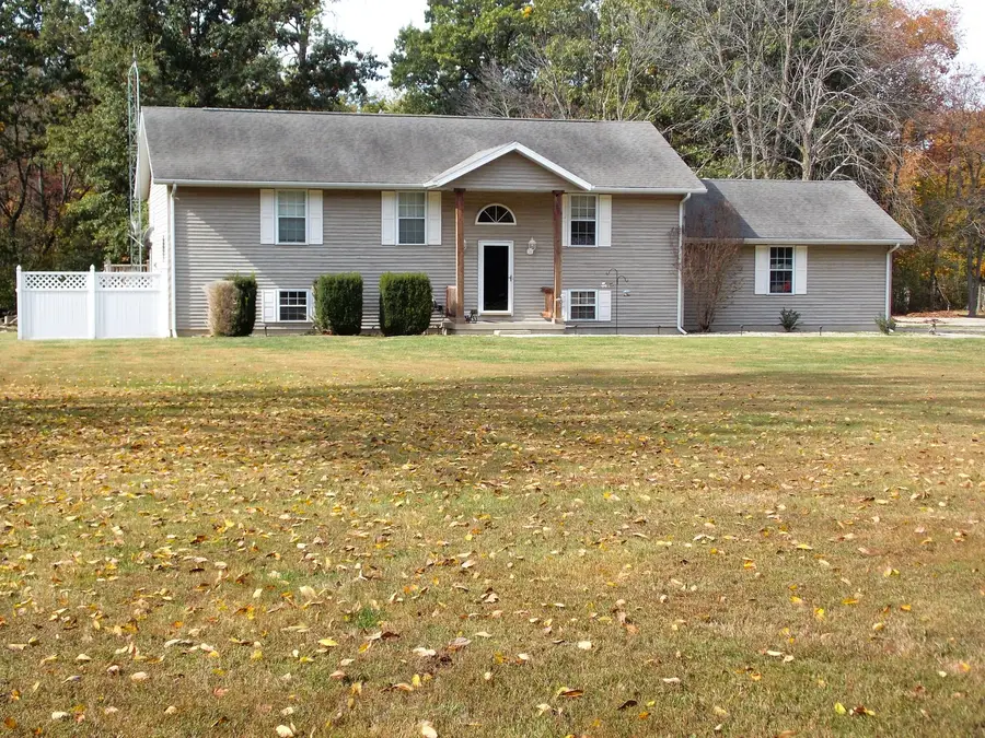 658 Deerfield Road, Walnut Hill, IL 62893 - #2