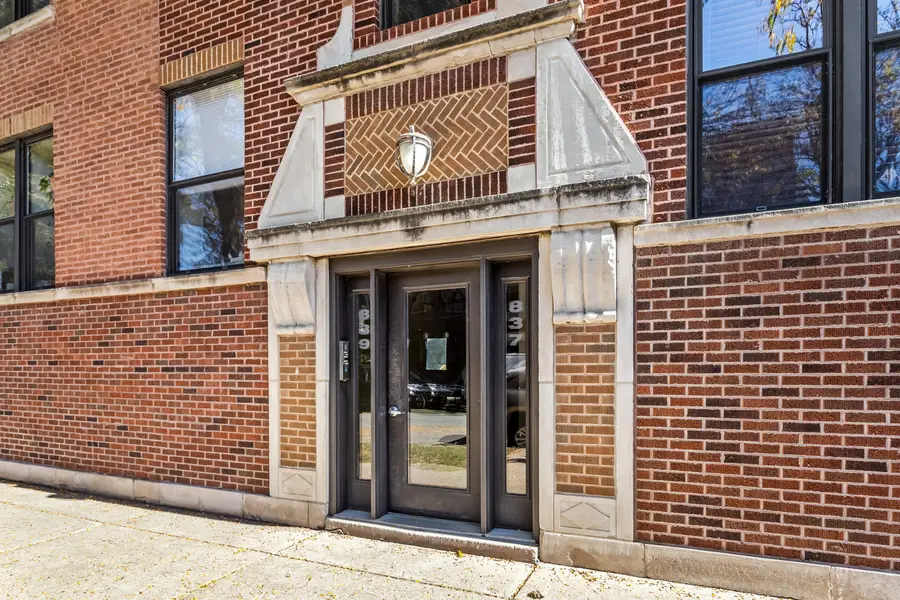 839 N Washtenaw Avenue #2, Chicago, IL 60622 - #2