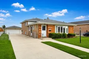 6117 W 80th Street W, Burbank, IL 60459 - #1