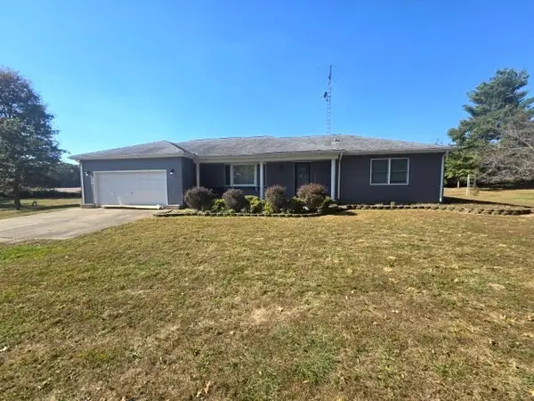 1305 N Main Street, Dix, IL 62830