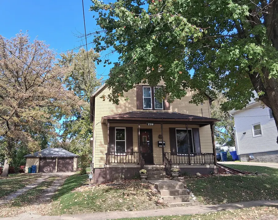 206 E Oak Street, Kewanee, IL 61443 - #3