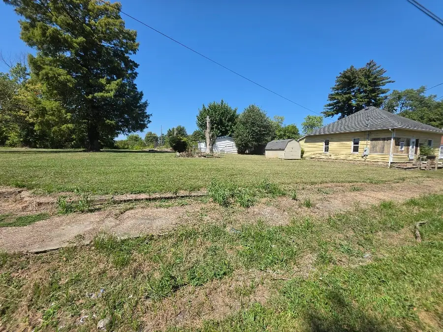 300-301 N Chestnut Street, Christopher, IL 62822 - #3