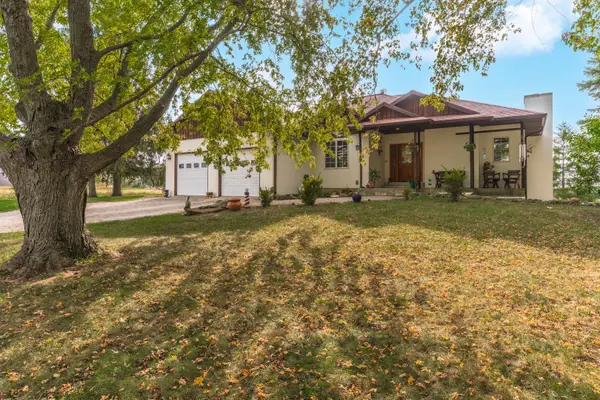 8621 E 2100 North Road, Carlock, IL 61725