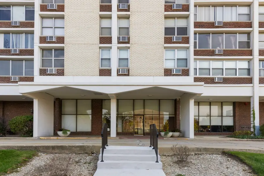 33 N Main Street #6M, Lombard, IL 60148 - #2