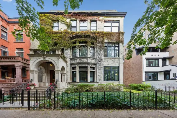 556 W Arlington Place #2, Chicago, IL 60614