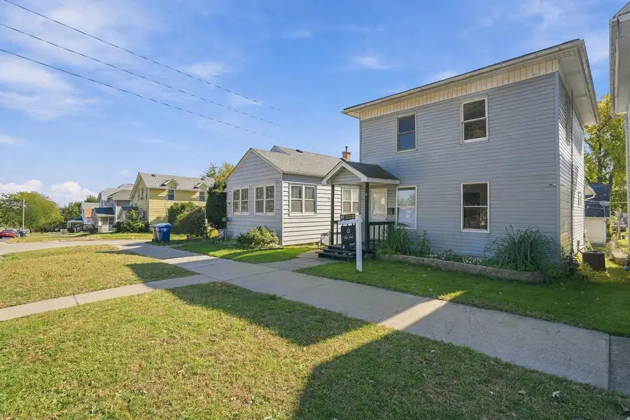 603 11th Avenue S, Clinton, IA 52732 - #2