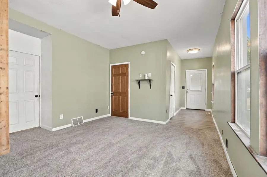 603 11th Avenue S, Clinton, IA 52732 - #3