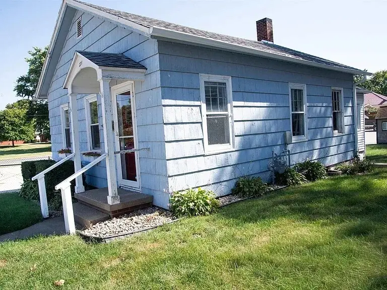 221 E 1st Avenue, Monmouth, IL 61462 - #2