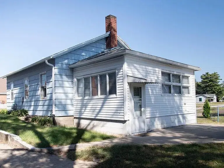 221 E 1st Avenue, Monmouth, IL 61462 - #3