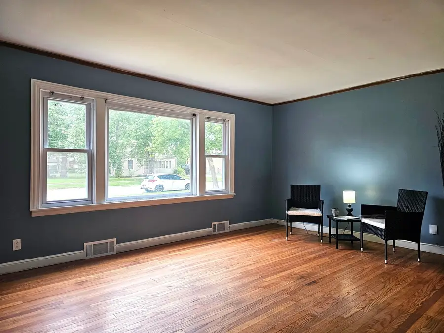 8006 Long Avenue, Burbank, IL 60459 - #3