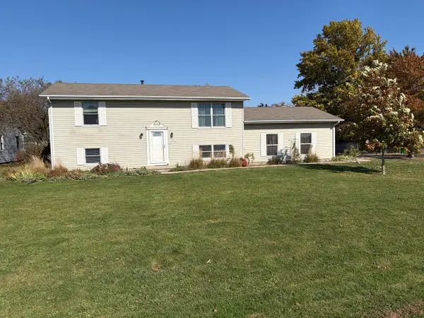 165 E Clay Street, El Paso, IL 61738
