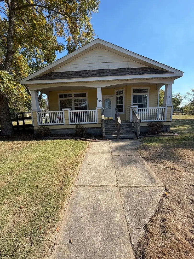 1304 S Rotan Street, Salem, IL 62881 - #1