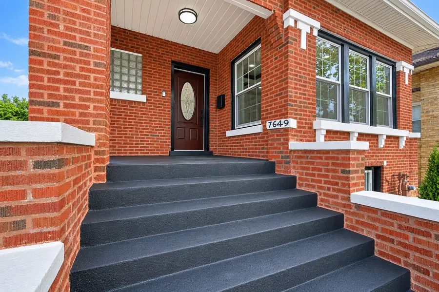 7649 S Luella Avenue, Chicago, IL 60649 - #3