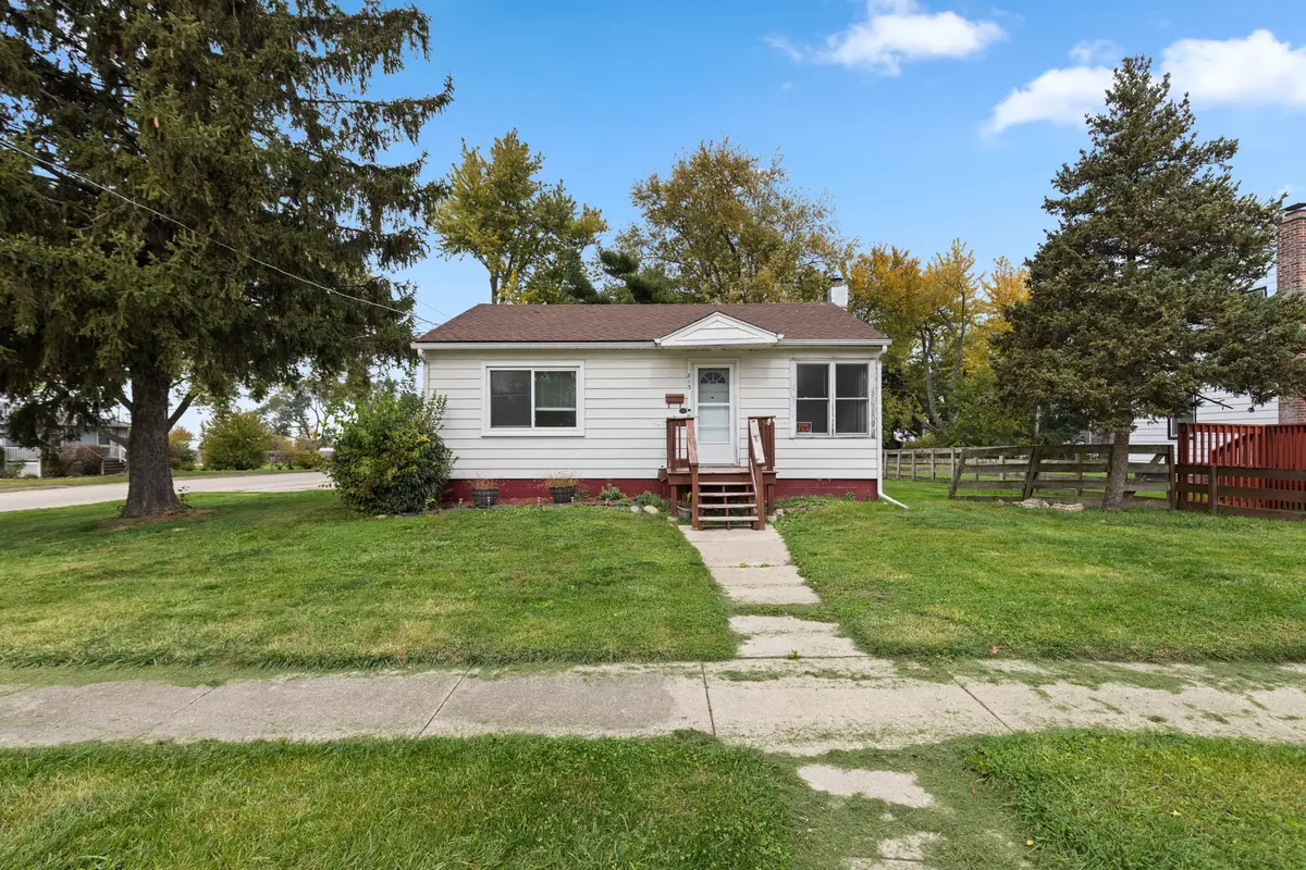 813 W Washington Street, Harvard, IL 60033 - #1