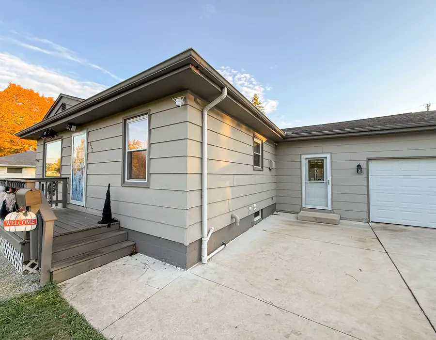 815 W 20th Street, Sterling, IL 61081 - #3