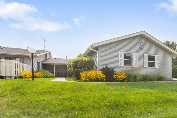 508 Waters Edge Drive #D, McHenry, IL 60050