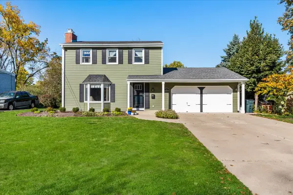 262 Linden Street, Glen Ellyn, IL 60137