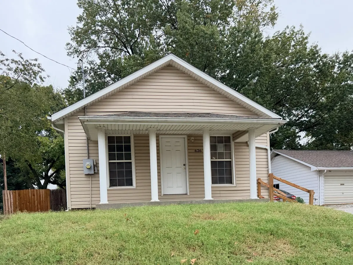 626 S Saint Louis Street, Sparta, IL 62286 - #1