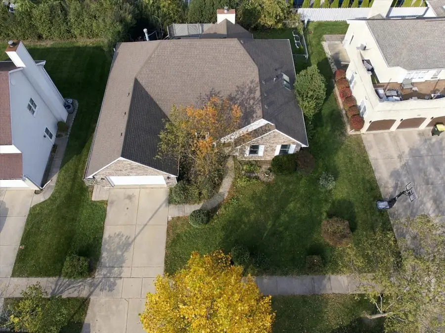 208 Rosewood Court, Westmont, IL 60559 - #2