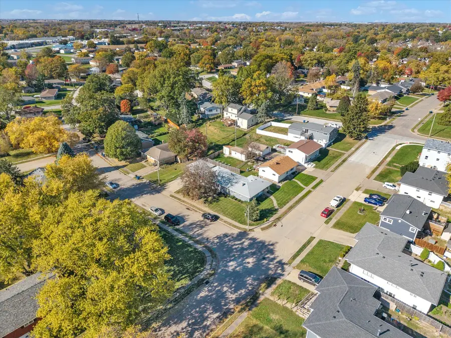 2106 W Columbia Avenue, Davenport, IA 52804 - #2