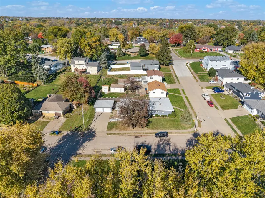 2106 W Columbia Avenue, Davenport, IA 52804 - #3
