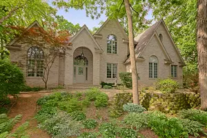 2708 Whiting Court, McHenry, IL 60050