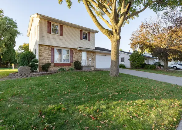 570 32nd Avenue, East Moline, IL 61244
