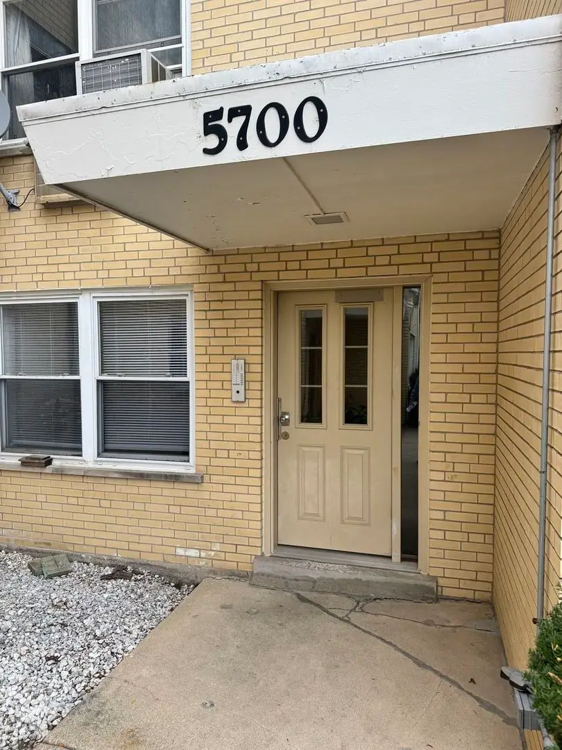5700 W Montrose Avenue #3D, Chicago, IL 60634 - #2