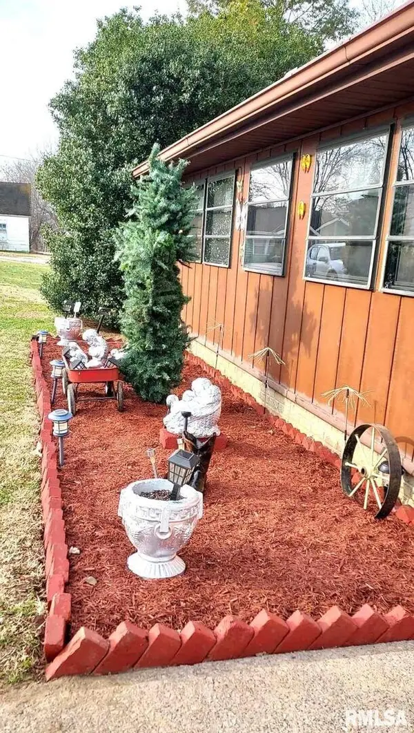 405 4th Street, Rosiclare, IL 62982