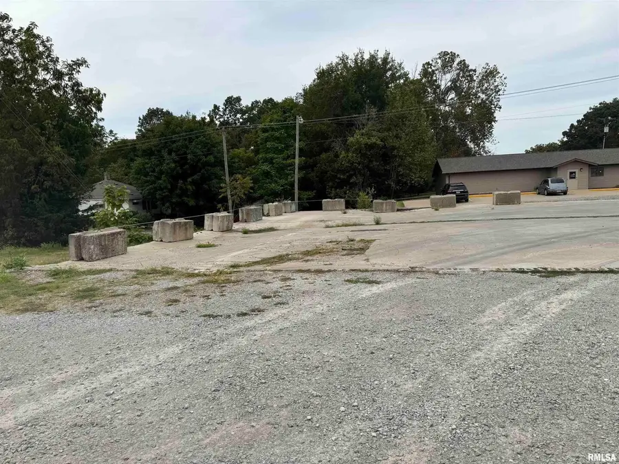 901 N Victor Street, Christopher, IL 62822 - Image #2