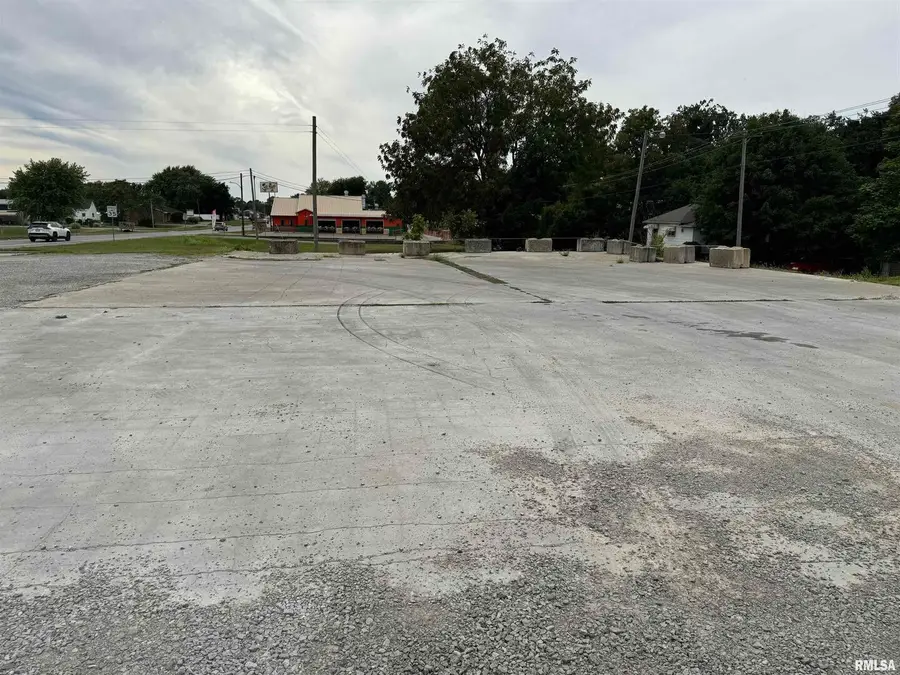 901 N Victor Street, Christopher, IL 62822 - Image #3