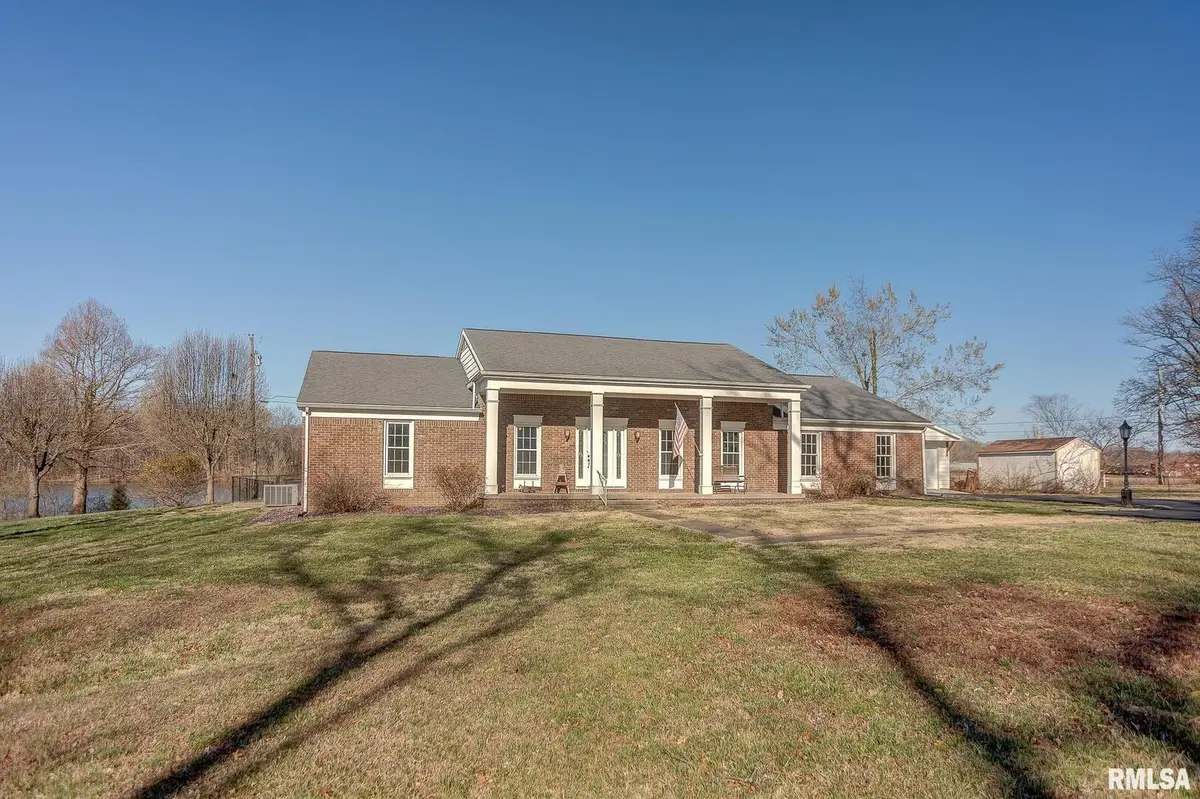 333 N Lakeview Drive, Salem, IL 62881 - Image #1