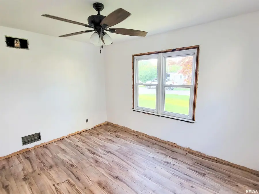 225 Hickory Street, Flora, IL 62839 - Image #3