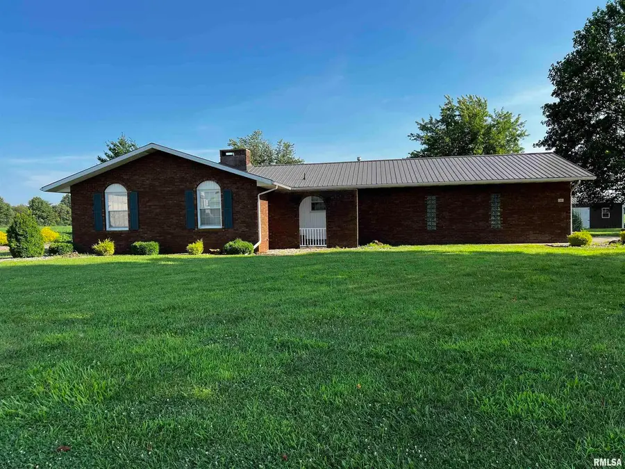 210 W 5th Street, Saint Peter, IL 62880 - Image #2