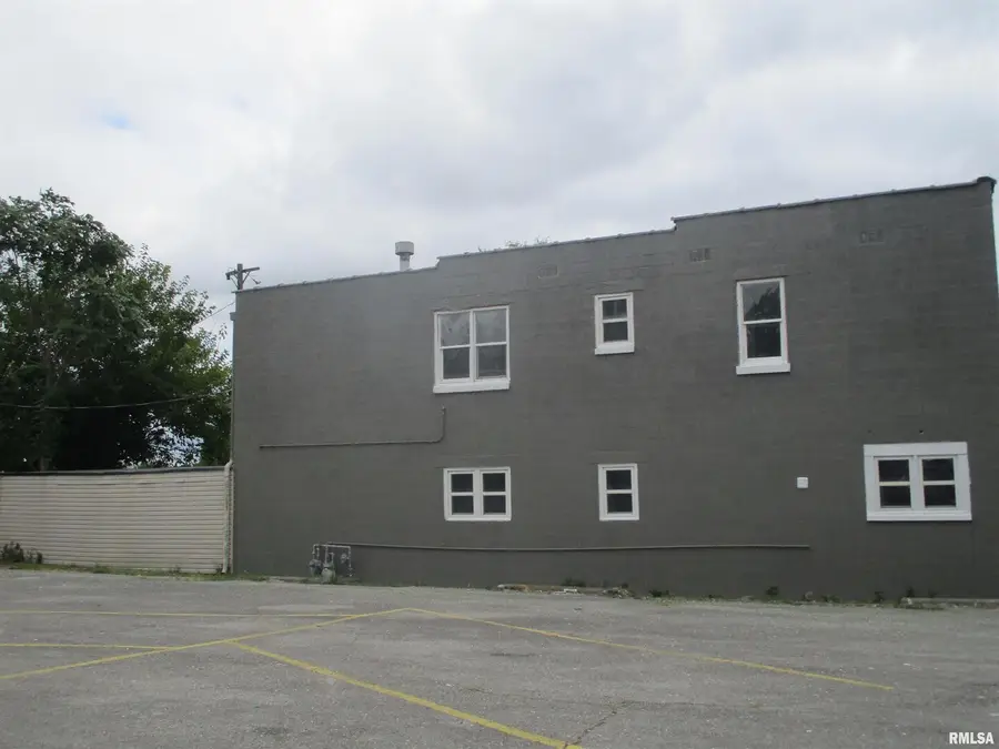 101 E Webster Street, Benton, IL 62812 - Image #3