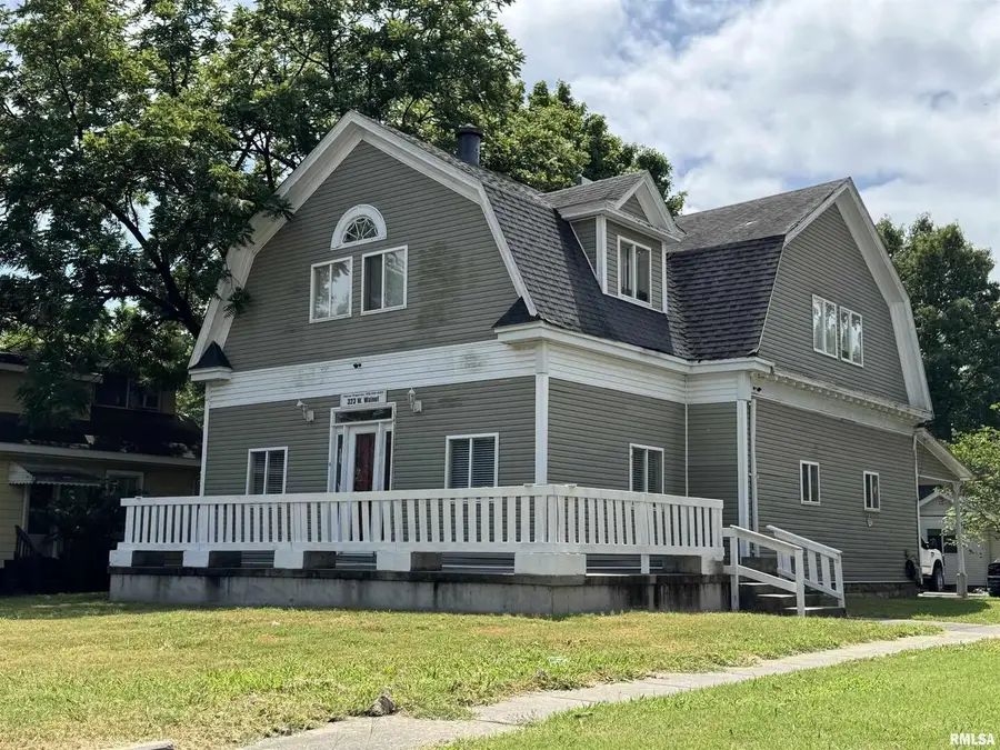 323 W Walnut Street, Carbondale, IL 62901 - #2