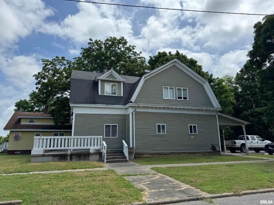323 W Walnut Street, Carbondale, IL 62901 - #3