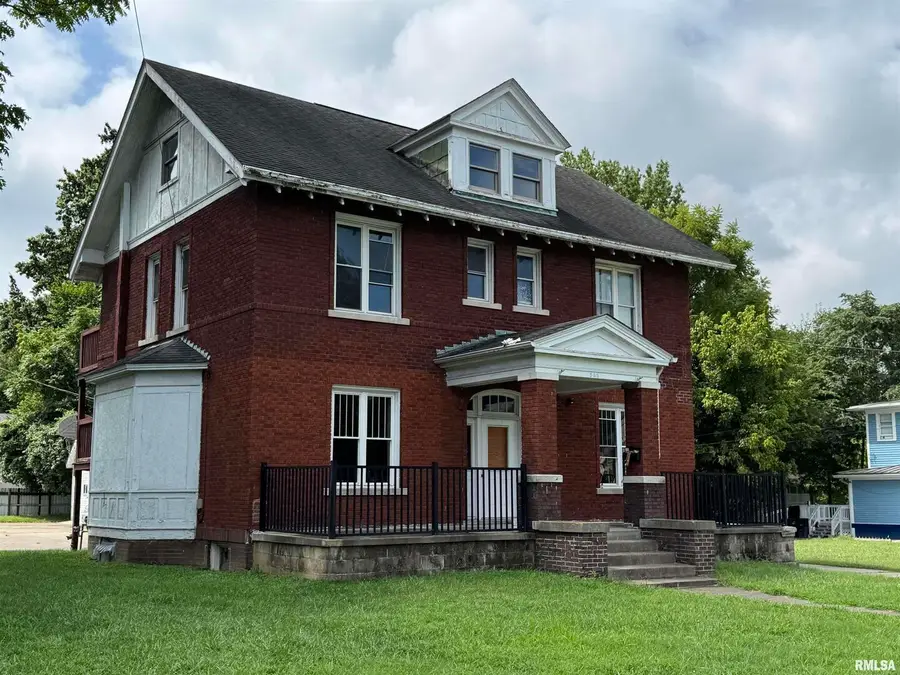 505 W Main Street, Carbondale, IL 62901 - #3