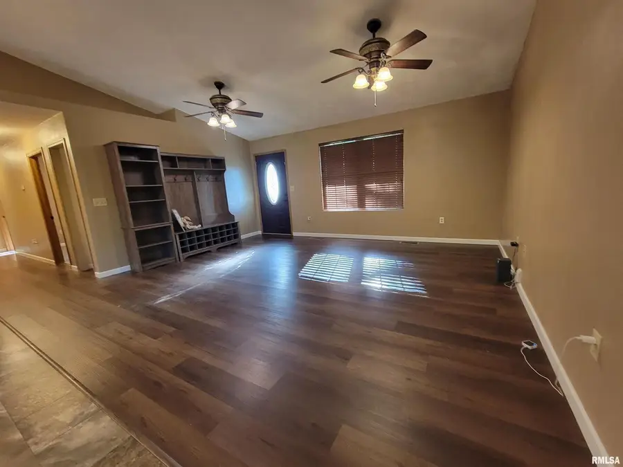 2517 Cherrybark Lane, Flora, IL 62839 - Image #3