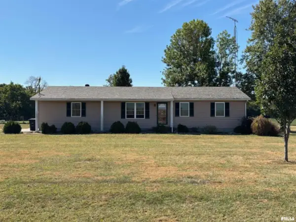 962 Red Stripe Rd Road, Sandoval, IL 62882