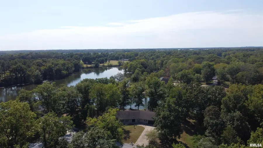 15316 Lakepoint Drive, Benton, IL 62812 - Image #2