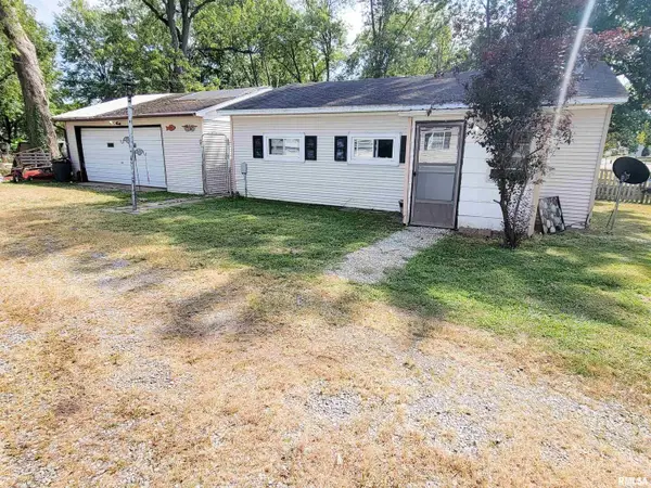 595 West Street, Louisville, IL 62858