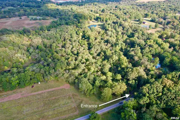 8206 Eakin Grove Road, Benton, IL 62812