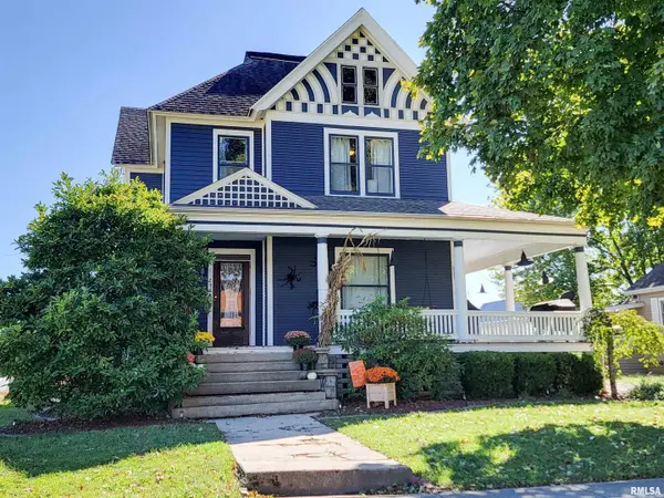 216 E 3rd Street, Flora, IL 62839